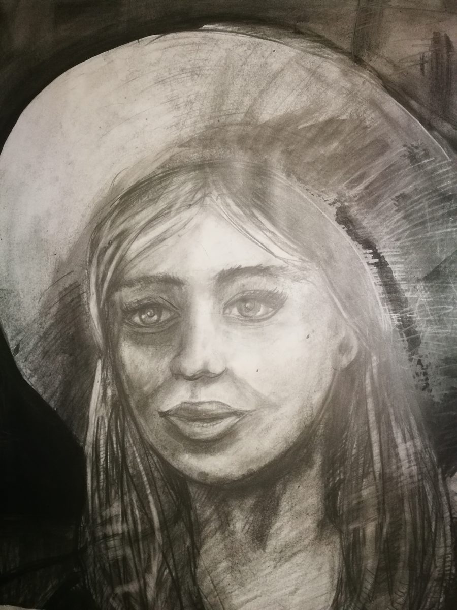 Portret dziewczyny w kapeluszu, rysunek węglem